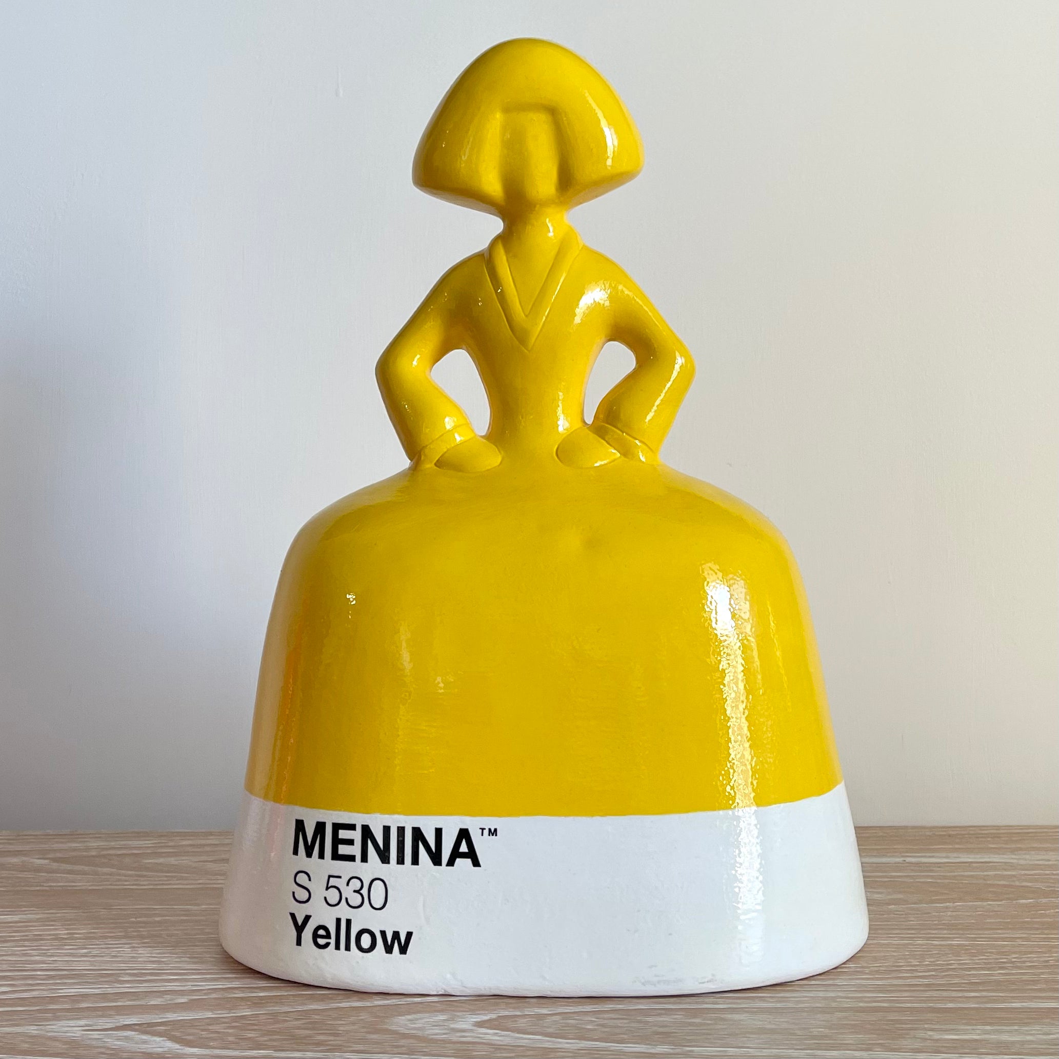 Yellow Pantone Menina by Antonio Azzato (40cm) | Lattico