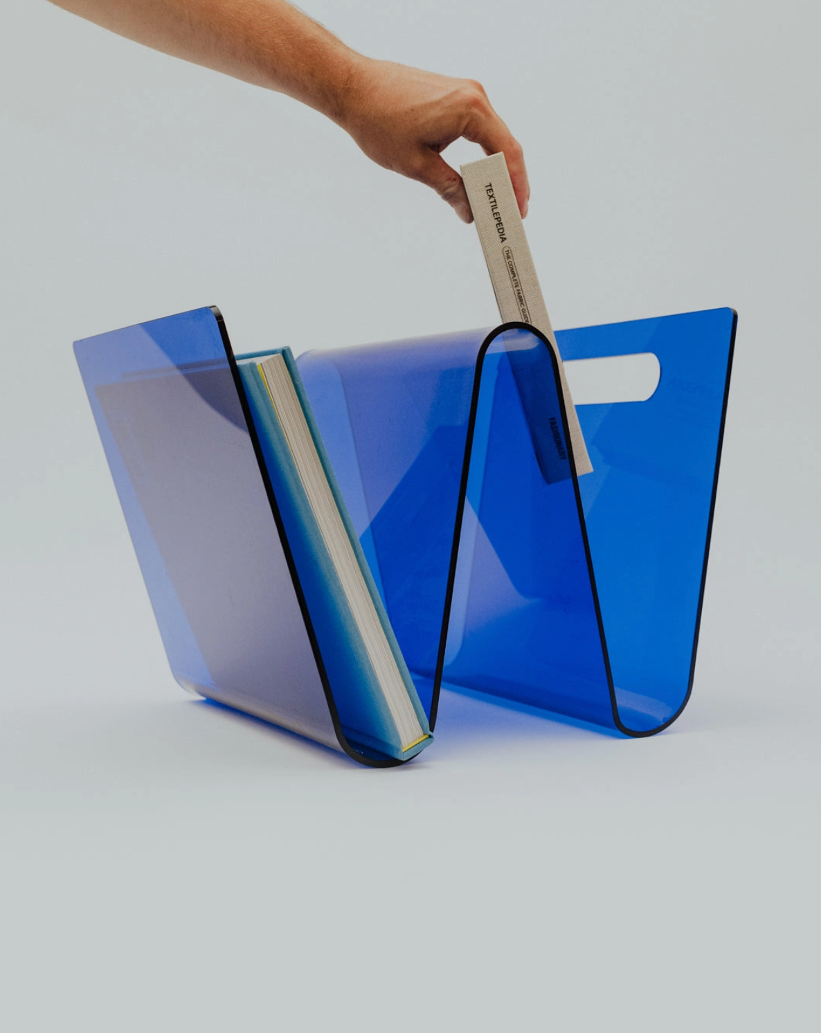 Wavy’ Book and Magazine Stand